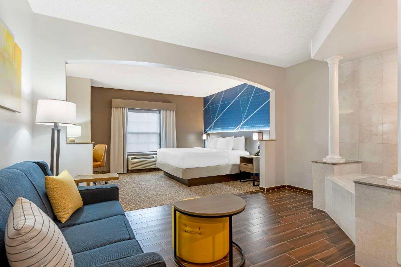 Comfort Suites East Brunswick - South River image