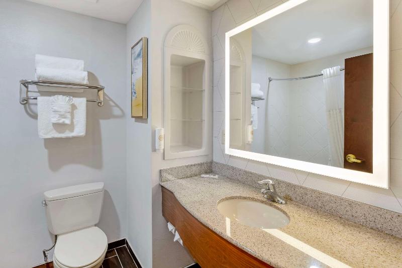 Comfort Suites East Brunswick - South River image