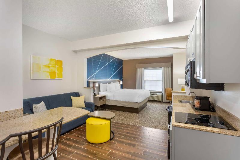 Comfort Suites East Brunswick - South River image