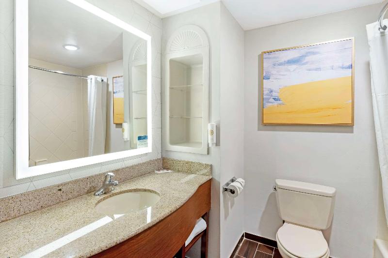 Comfort Suites East Brunswick - South River image