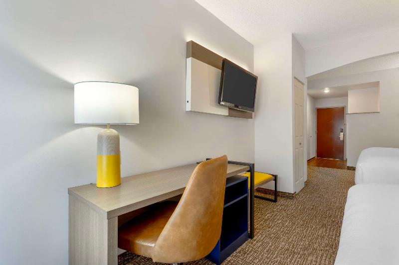 Comfort Suites East Brunswick - South River image