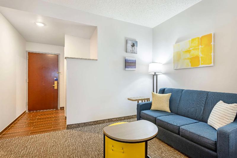 Comfort Suites East Brunswick - South River image