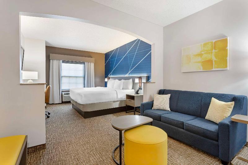 Comfort Suites East Brunswick - South River image