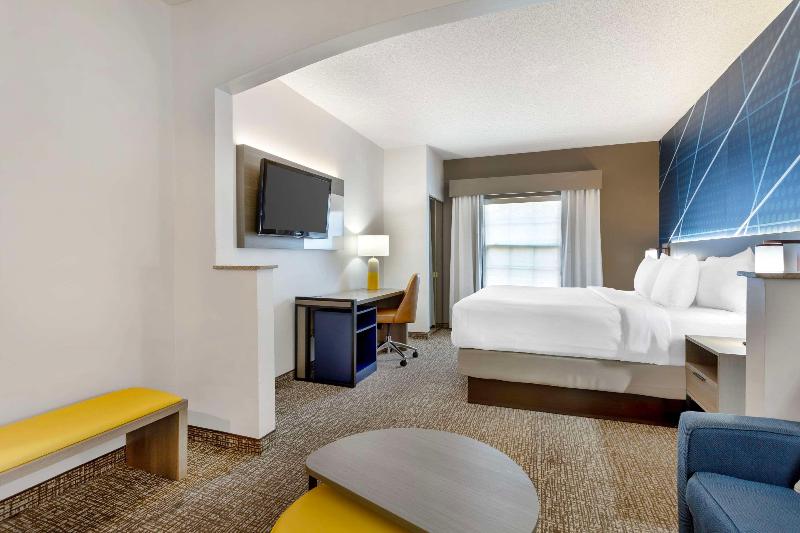 Comfort Suites East Brunswick - South River image