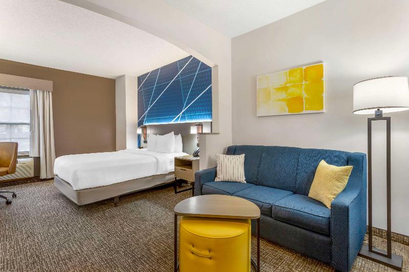 Comfort Suites East Brunswick - South River image