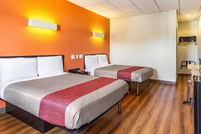 Motel 6 Elizabeth, Nj-Newark Liberty Intl Airport image