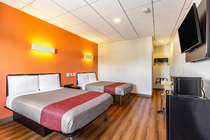 Motel 6 Elizabeth, Nj-Newark Liberty Intl Airport image