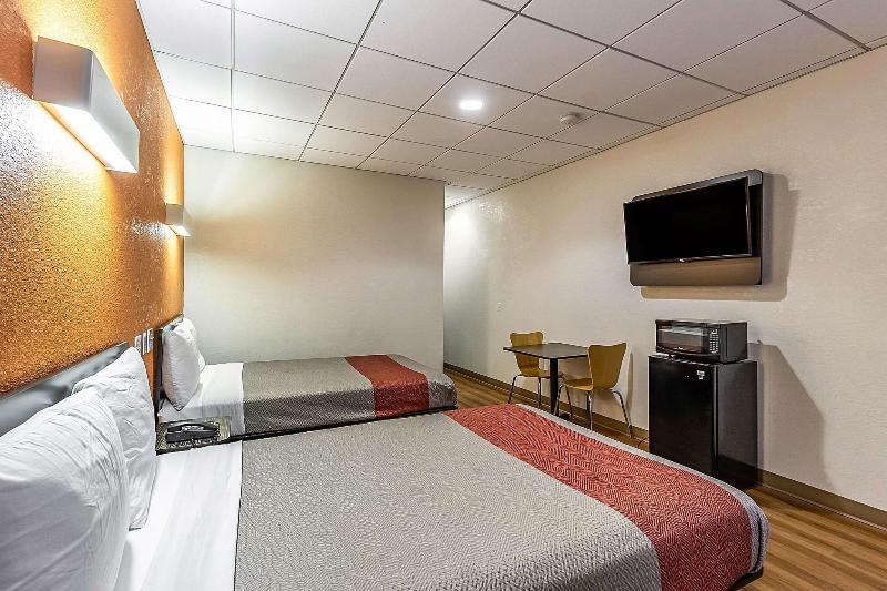 Motel 6 Elizabeth, Nj-Newark Liberty Intl Airport image