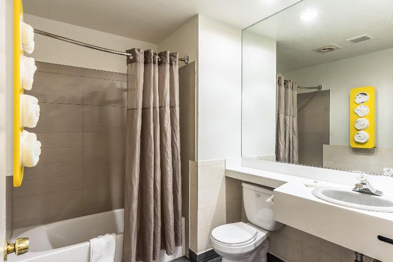Motel 6 Elizabeth, Nj-Newark Liberty Intl Airport image