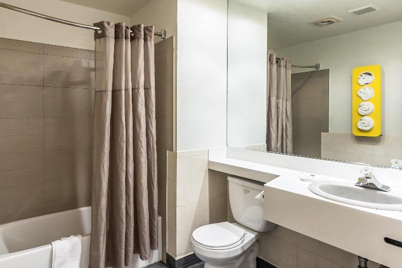 Motel 6 Elizabeth, Nj-Newark Liberty Intl Airport image