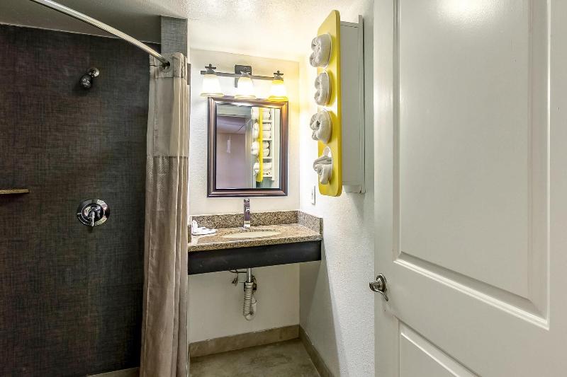 Motel 6 Elizabeth, Nj-Newark Liberty Intl Airport image