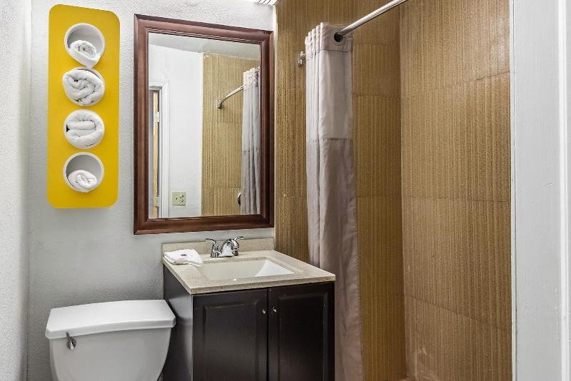 Motel 6 Elizabeth, Nj-Newark Liberty Intl Airport image