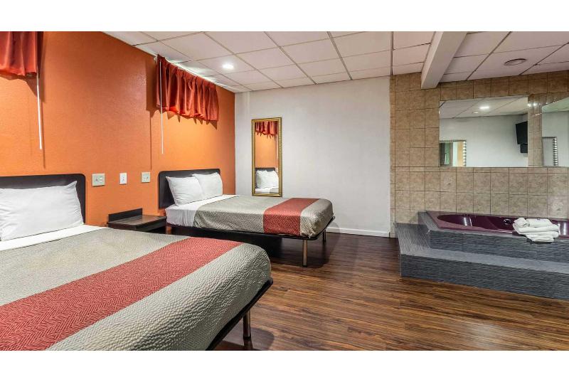 Motel 6 Elizabeth, Nj-Newark Liberty Intl Airport image