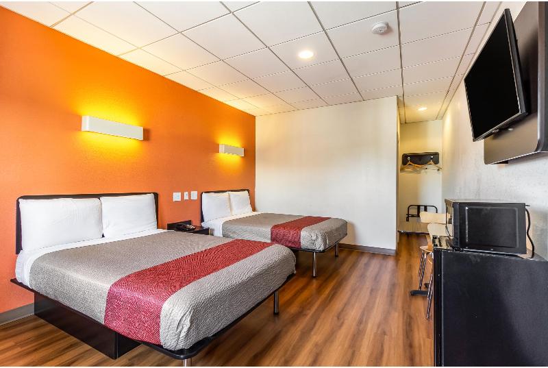 Motel 6 Elizabeth, Nj-Newark Liberty Intl Airport image