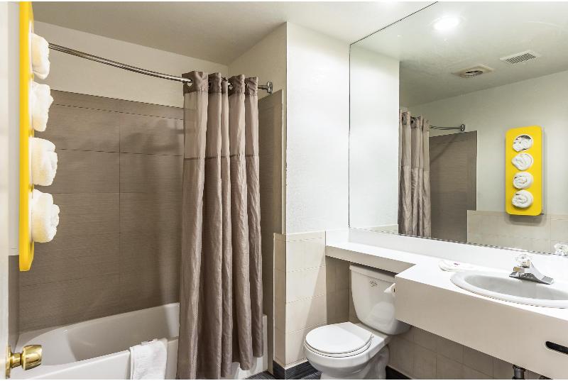 Motel 6 Elizabeth, Nj-Newark Liberty Intl Airport image