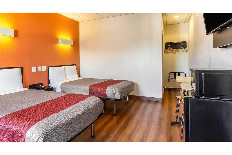 Motel 6 Elizabeth, Nj-Newark Liberty Intl Airport image