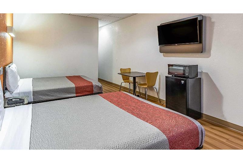 Motel 6 Elizabeth, Nj-Newark Liberty Intl Airport image