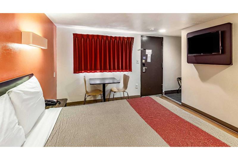 Motel 6 Elizabeth, Nj-Newark Liberty Intl Airport image