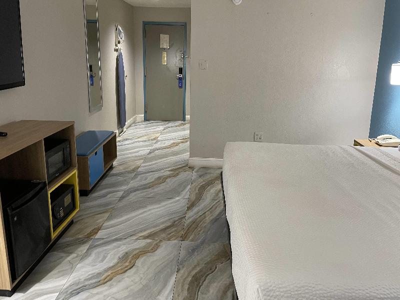 Days Inn By Wyndham Jersey City image