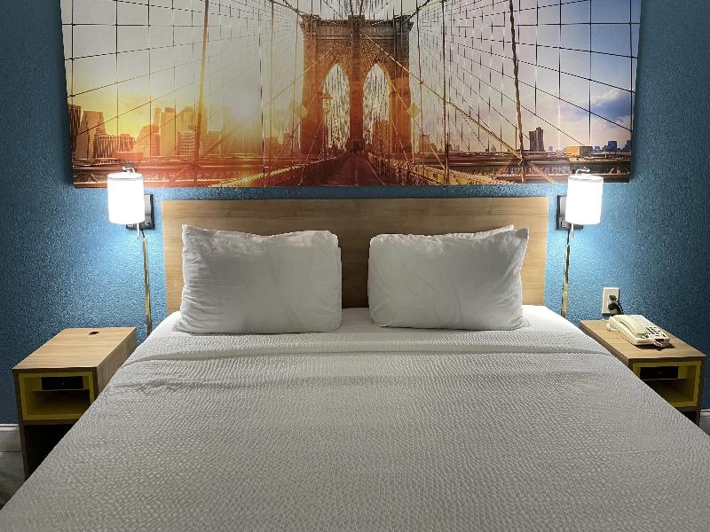 Days Inn By Wyndham Jersey City image