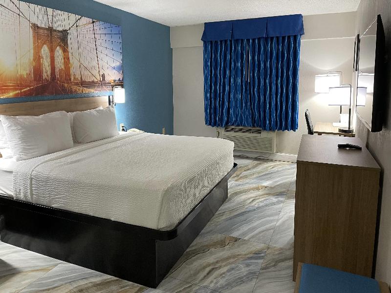 Days Inn By Wyndham Jersey City image
