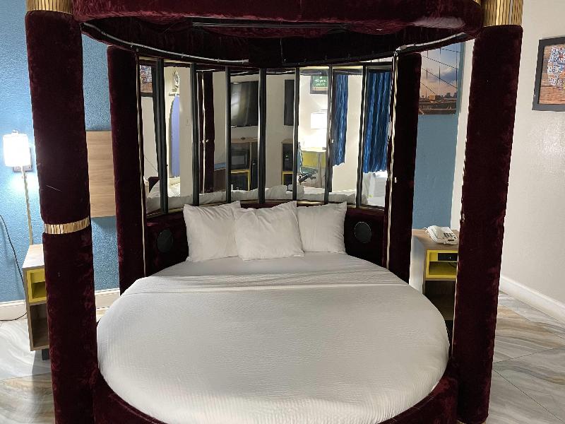 Days Inn By Wyndham Jersey City image
