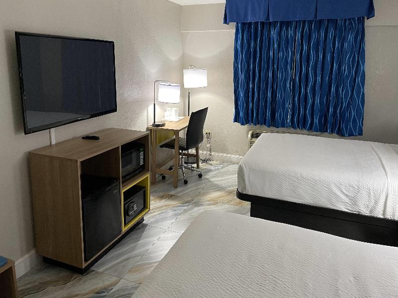 Days Inn By Wyndham Jersey City image