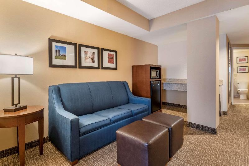 Comfort Suites Downtown Carlisle image