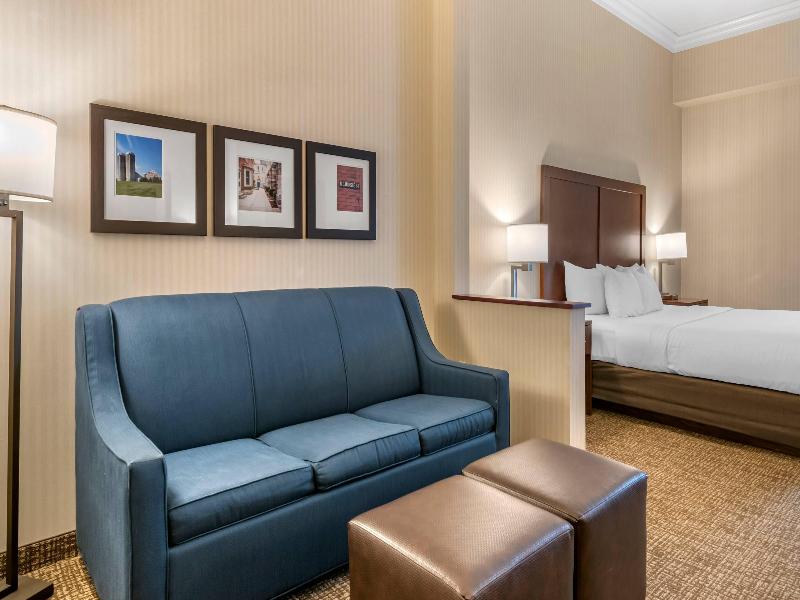 Comfort Suites Downtown Carlisle image