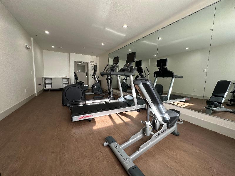 Holiday Inn Express and Suites Mountain View image