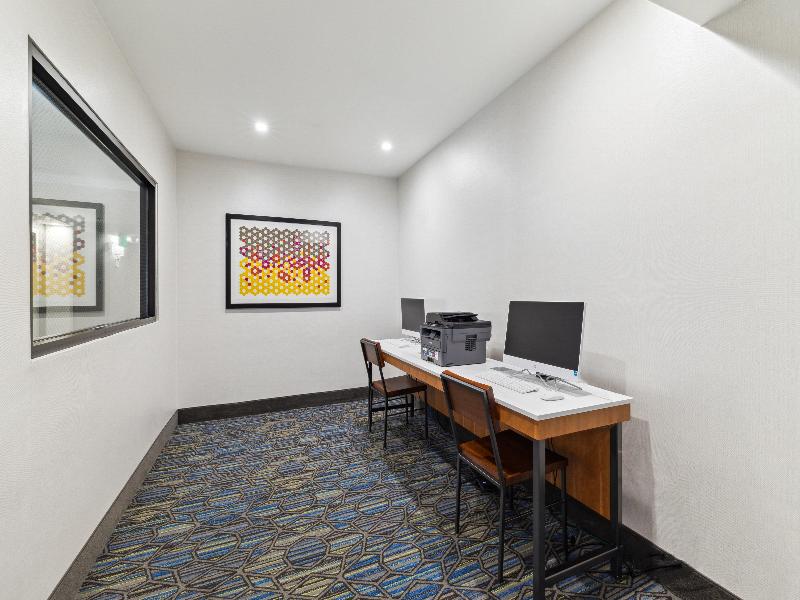 Holiday Inn Express and Suites Mountain View image