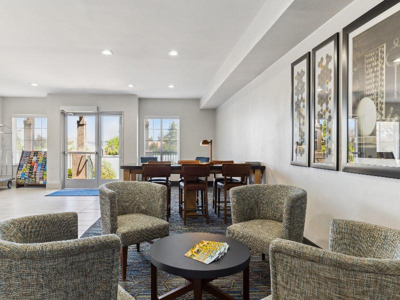 Holiday Inn Express and Suites Mountain View image