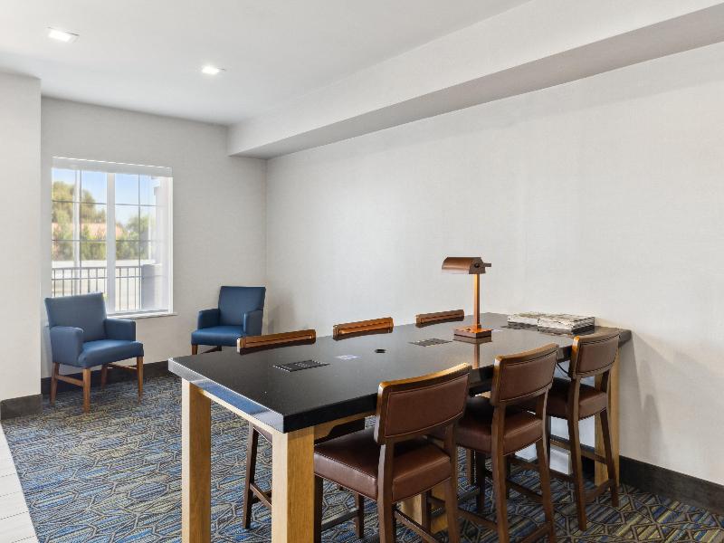 Holiday Inn Express and Suites Mountain View image