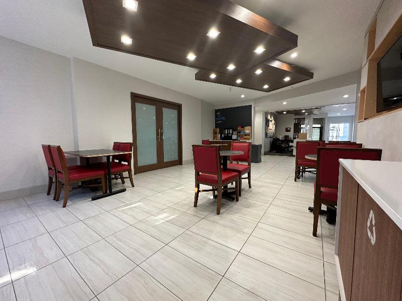Holiday Inn Express and Suites Mountain View image