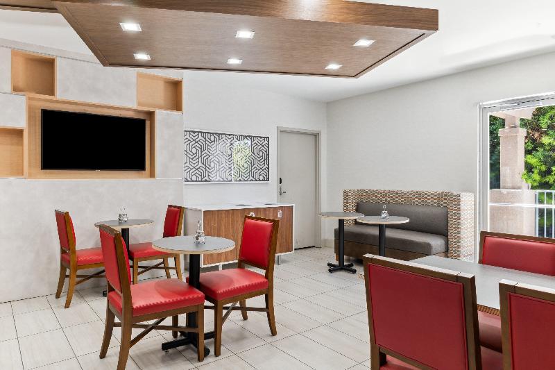 Holiday Inn Express and Suites Mountain View image