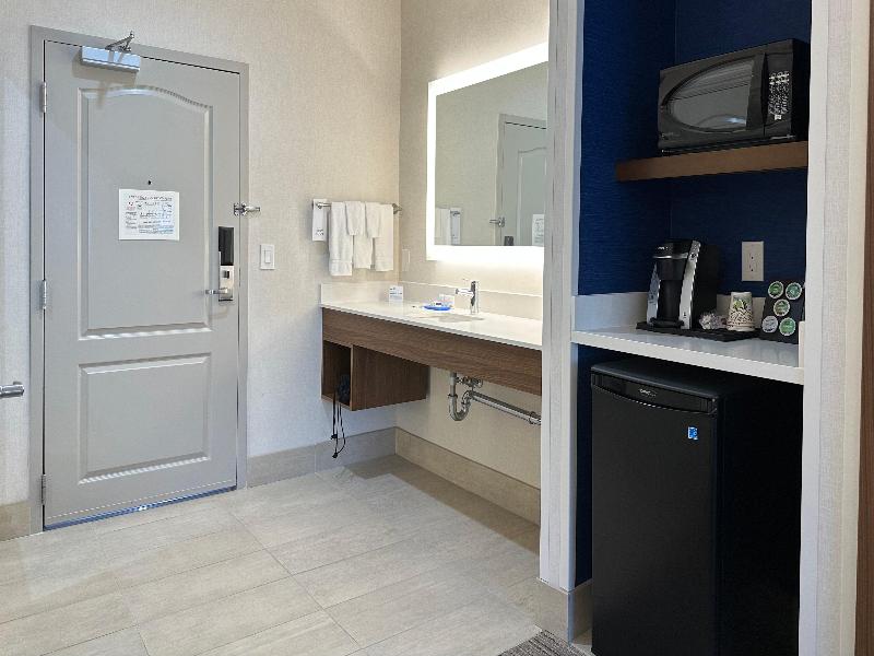Holiday Inn Express and Suites Mountain View image