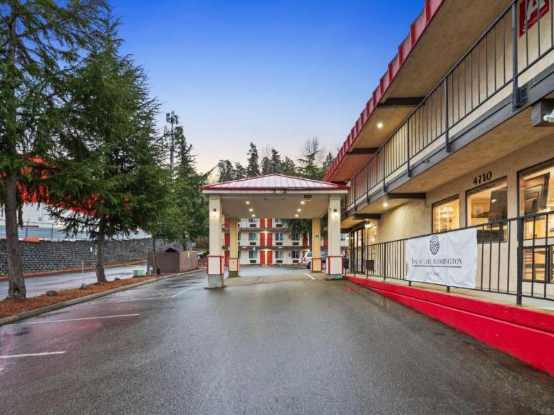 Inn at Lake Washington By OYO I-405 — exterior view