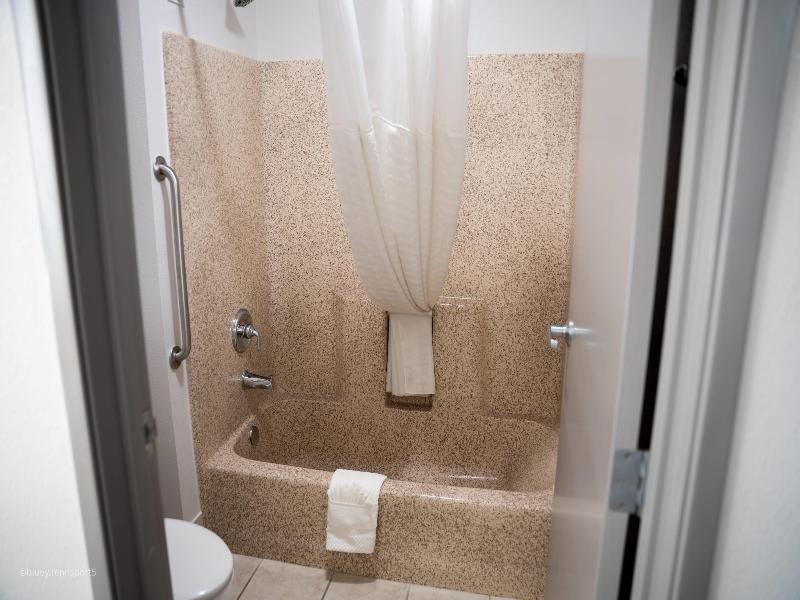 Comfort Suites Airport Tukwila Seattle image