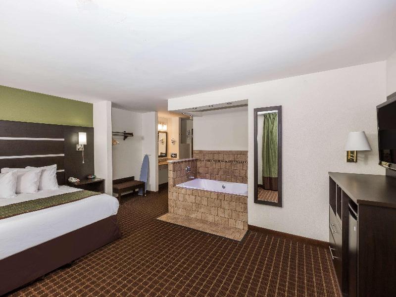 Baymont by Wyndham Louisville South I 65 image