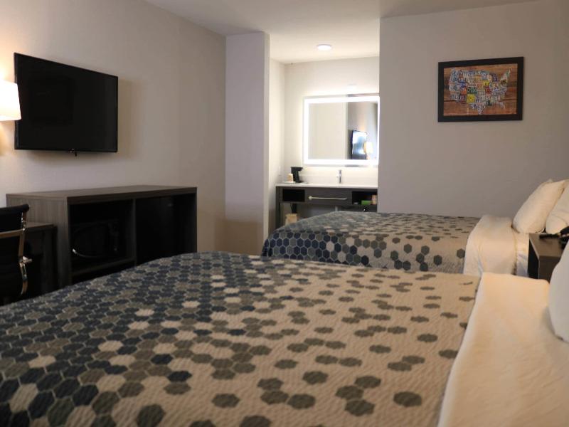 Econo Lodge Inn & Suites Southeast image