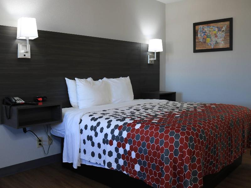 Econo Lodge Inn & Suites Southeast image