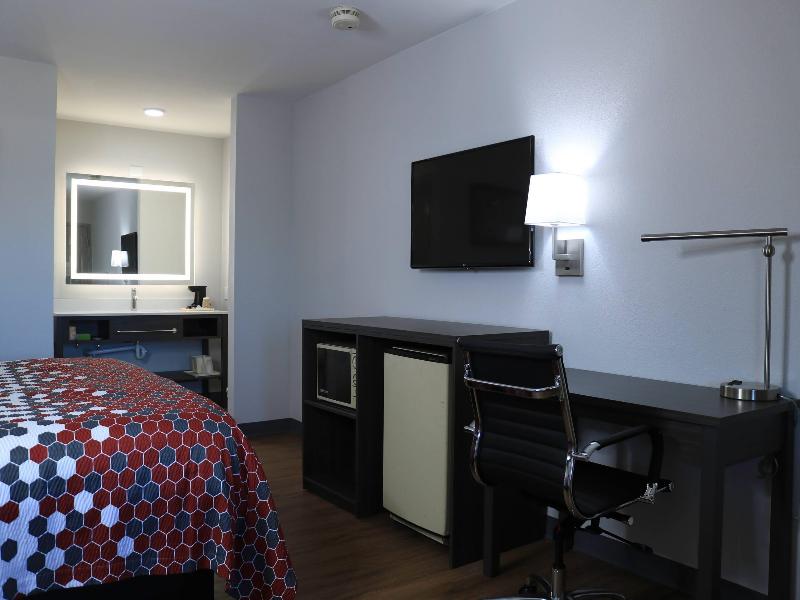 Econo Lodge Inn & Suites Southeast image