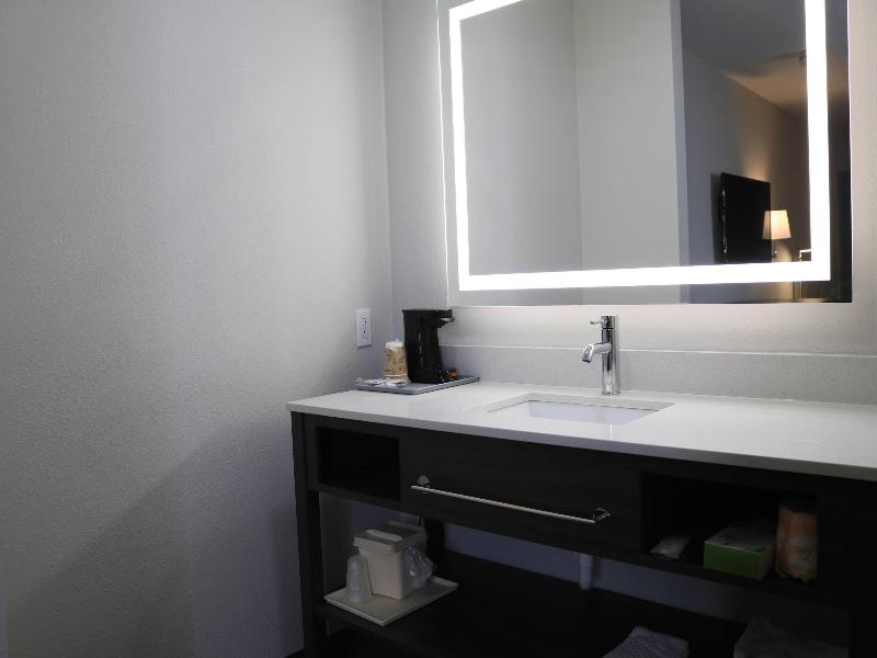 Econo Lodge Inn & Suites Southeast image