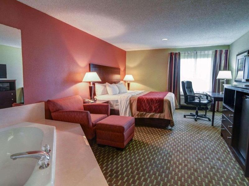 Quality Inn & Suites Pine Bluff image