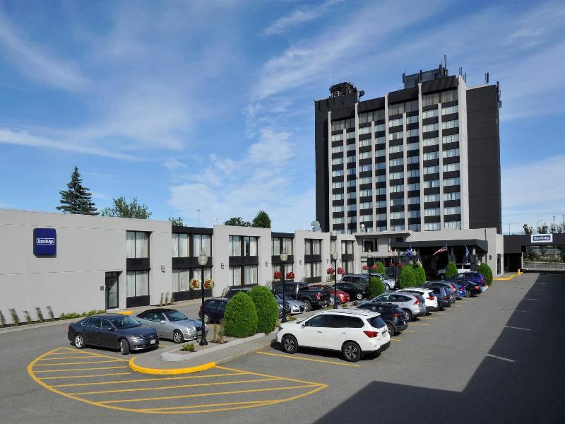 Travelodge Convention Centre by Wyndham Quebec — exterior view