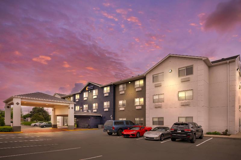 Comfort Inn & Suites North Greenfield image