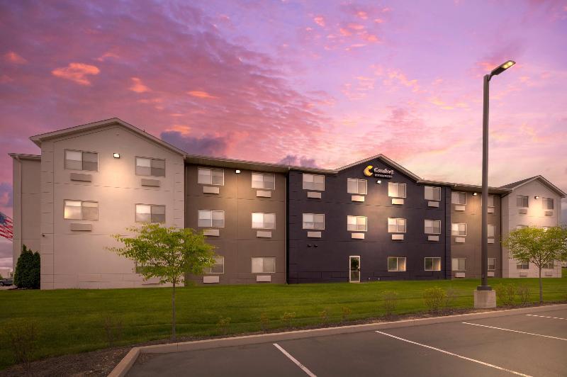 Comfort Inn & Suites North Greenfield image