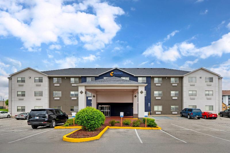 Comfort Inn & Suites North Greenfield image
