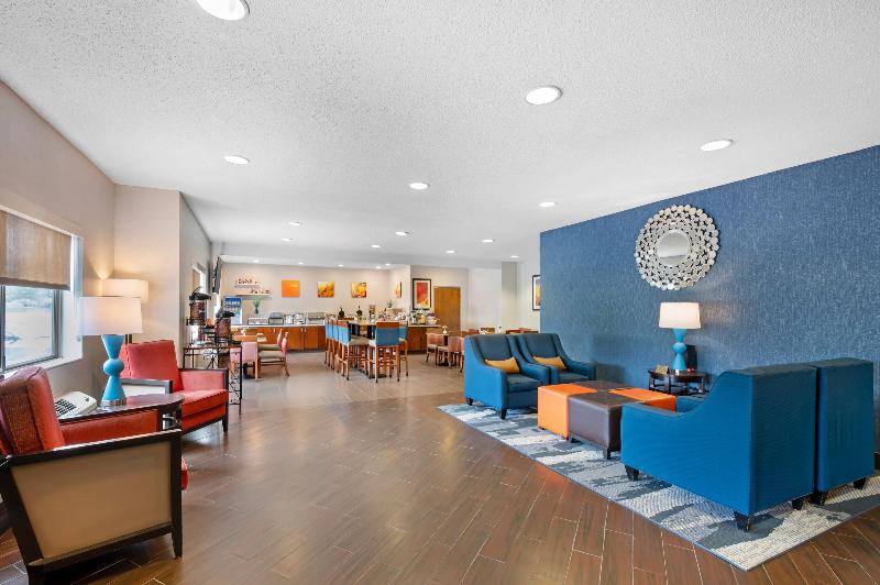 Comfort Inn & Suites North Greenfield image