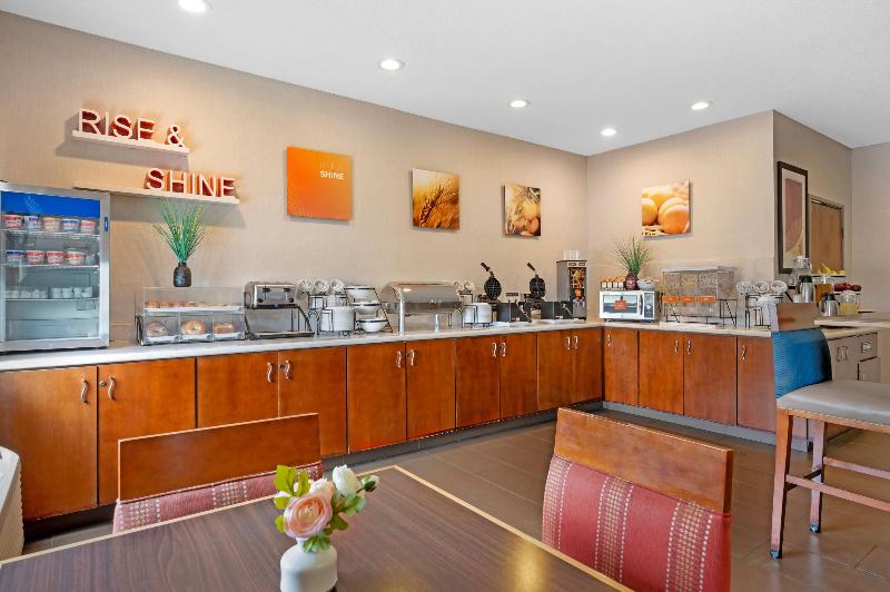 Comfort Inn & Suites North Greenfield image